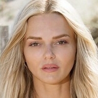 Anouchka Lou Naakt