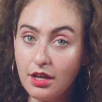 Catherine Cohen Naakt