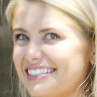 Demi Burnett Naakt
