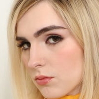 Ella Hollywood Naakt