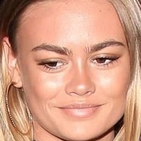 Ella Ross Naakt