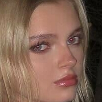 Emily Kelavos Naakt