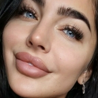 Emily Rinaudo Naakt