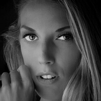 Emma Elizabeth Naakt