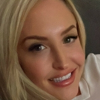 Emma Louise Jones Naakt