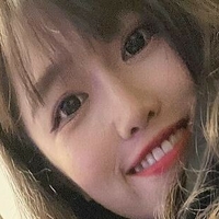 Emma Ouyang Naakt