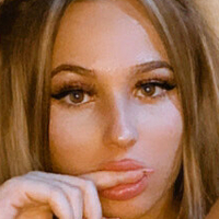 Estela Saubi Naakt