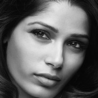 Freida Pinto Naakt