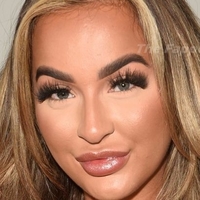 Holly Burns Naakt