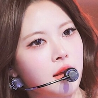 Hong Eunchae 홍은채 | LESSERAFIM Naakt