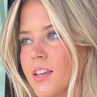 Iza Leslie Naakt