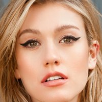 Katherine McNamara Naakt