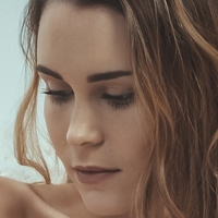 Kelly Hathaway Naakt