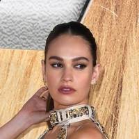 Lily James Naakt