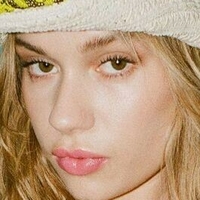 Lindsay Vrckovnik Linmick Naakt