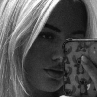 Mic’d Up Issy Naakt