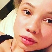 Mikaela Spielberg Naakt