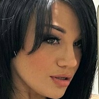 monaazarfree Naakt