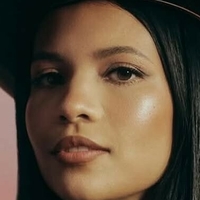 Nikki Rodriguez Naakt