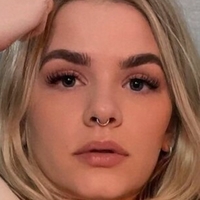 Olivia Clarke Naakt