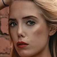 Pauline Sophie Naakt