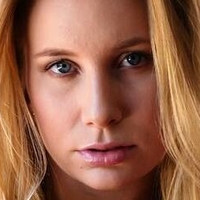 Phoebe Crnich Naakt
