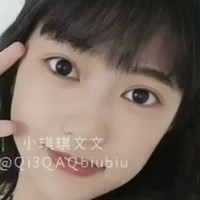 Qi3QAQ Naakt