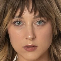 Quinn.__ Naakt
