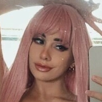 Riley Naakt