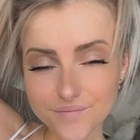 Stefanie Sutton Naakt